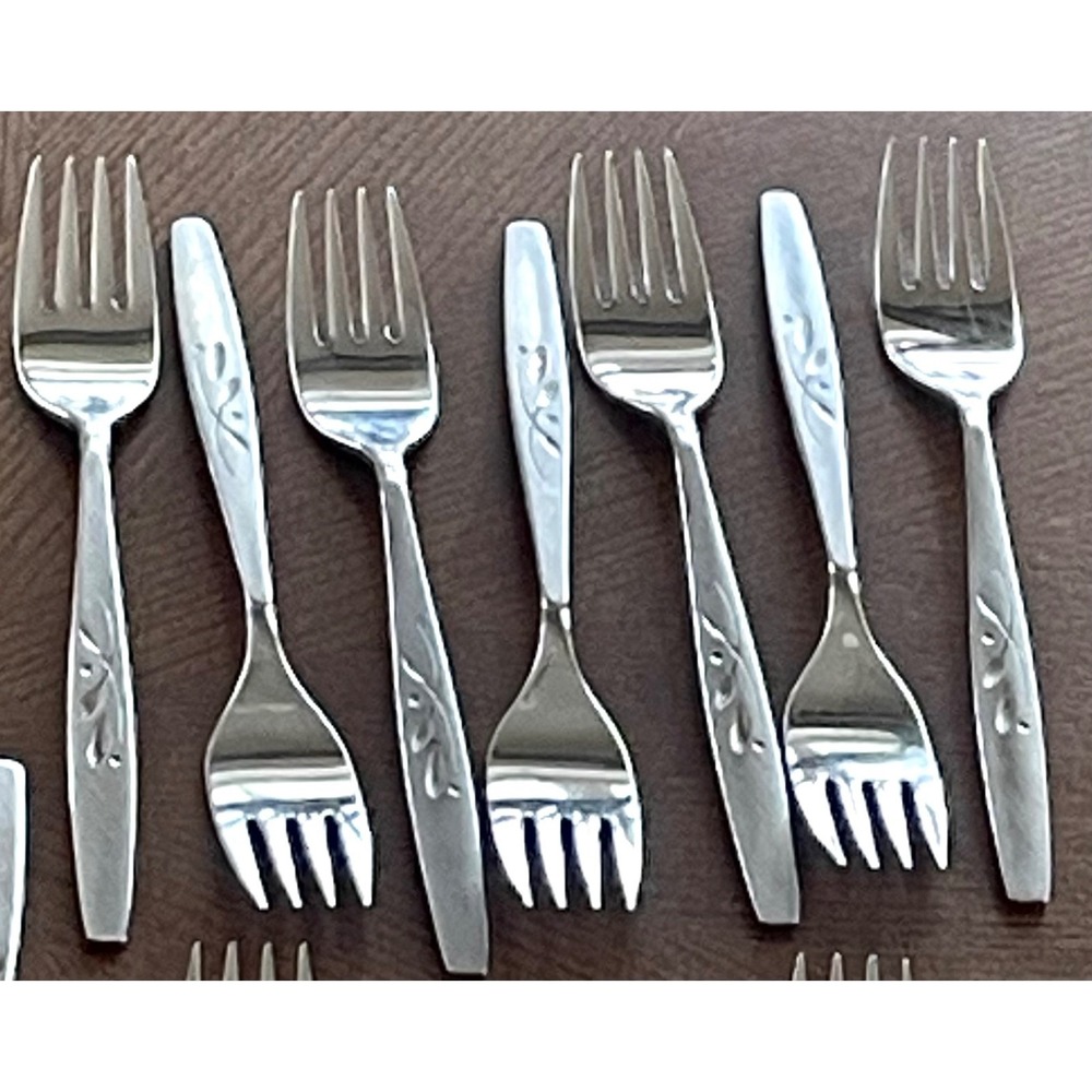 Oneida Heirloom Will O Wisps Stainless Flatware Set 38 Pc Cube Mark USA - Picture 8 of 9